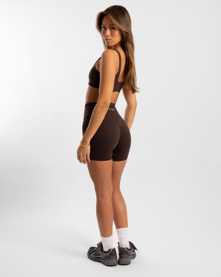 Elyra Shorts 6"