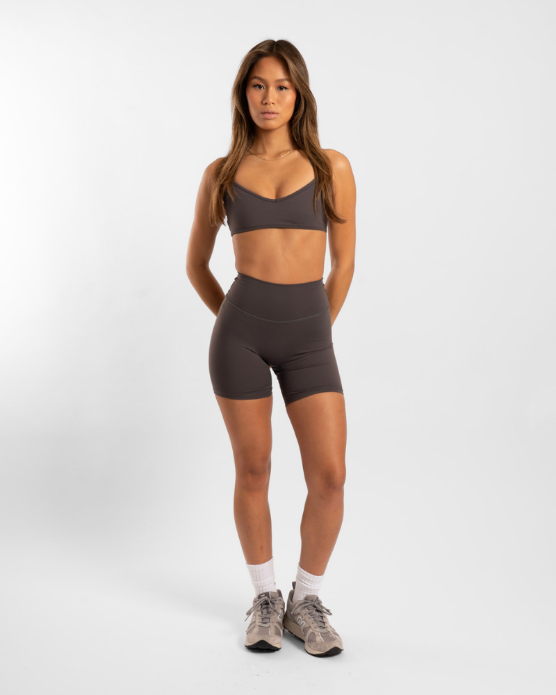 Elyra Shorts 6"