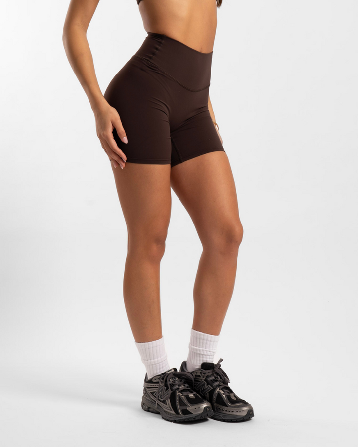 Elyra Shorts 6"